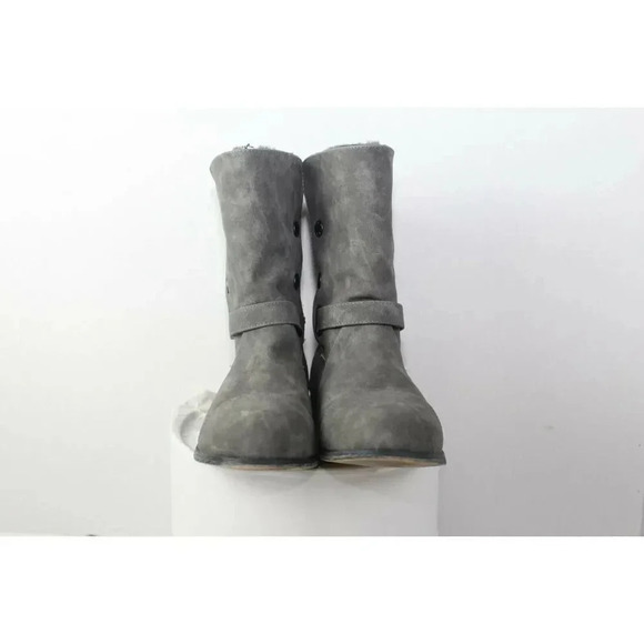 ladies Bearpaw Boots size 10